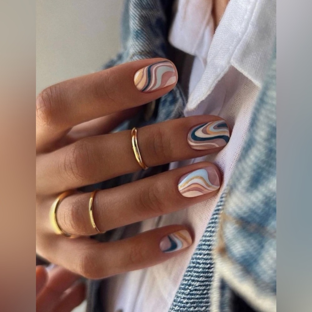 Press on nails - Picture 1 of 5